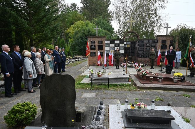 Uroczystości odbyły się przy Ścianie Pamięci Polskiej Golgoty Wschodu.