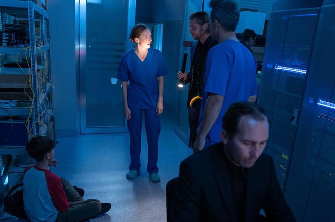 Na dobre i na złe, odcinek 726. Falkowicz (Michał Żebrowski) Jędrek (Iwo Wiciński), Wiktoria (Katarzyna Dąbrowska)