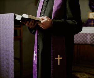 Zarobki księży w Polsce