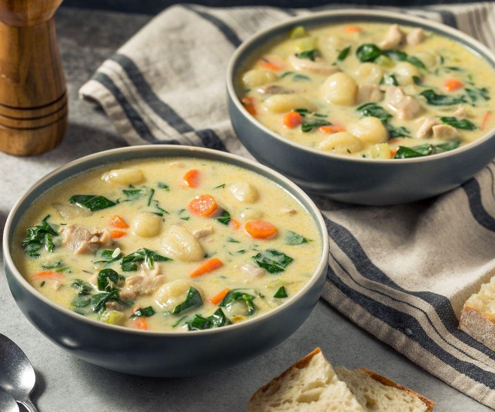 zupa z kurczakiem i szpinakiem na rosole