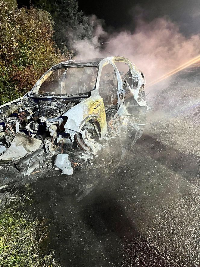 Spłonęło maserati. Nocny pożar w Lipnie koło Leszna