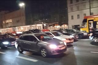 Gigantyczne korki w Warszawie. Totalny paraliż w związku ze zgromadzeniem publicznym