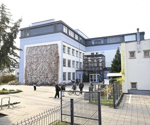 Porywacze dzieci grasują w Warszawie?! „Próbowali nakłonić 9-latka, żeby wsiadł do auta”. Rodzice przerażeni