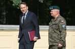 Chiński szef MSZ Wang Yi w Polsce. Spotyka się z Sikorskim i Nawrockim
