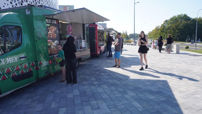 Festiwal Food Trucków w Olsztynie. Pod halą Urania można zjeść dania z kuchni całego świata [ZDJĘCIA]