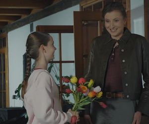 M jak miłość odc. 1886. Hania (Wiktoria Basik), Natalka (Dominika Suchecka)ania (Wiktoria Basik), Adam Karski (Patryk Szwichtenberg)