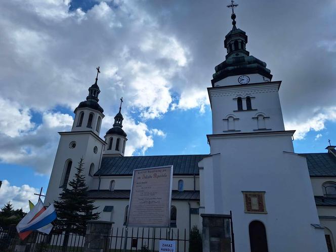 Dom, gdzie ukrywał się Jacek Jaworek, leży 15 metrów od kościoła. "Najciemniej zawsze pod latarnią"