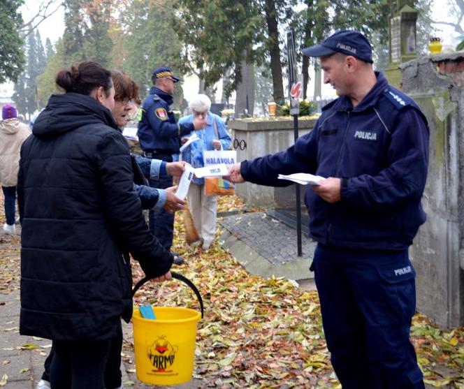 Stop złodziejom grasującym na cmentarzach! Policja ma na nich sposób [ZDJĘCIA]