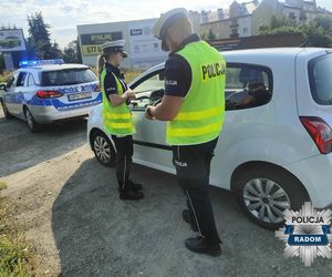 Smartfon nie zwalnia z myślenia. Policja wystawiła mandaty kierowcom i pieszym