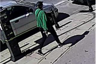 Poszukiwani przez policję mieli okraść seniorkę