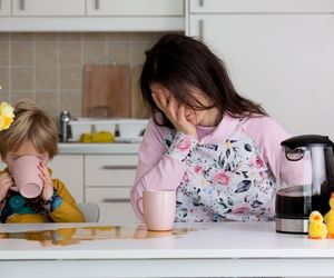 Czujna, napięta i nie możesz odpocząć? Mamo, uwolnij się od „kortyzolowego haju”