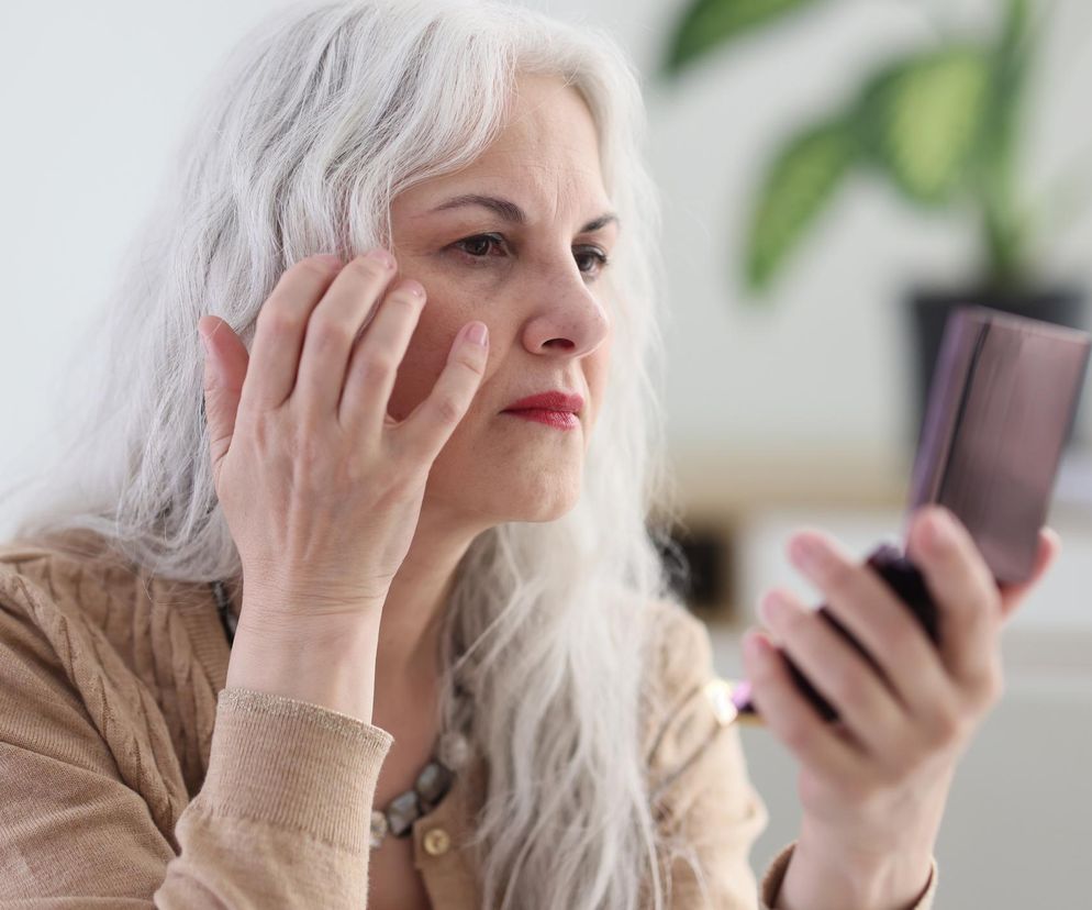 Czy retinol cofa oznaki starzenia?  Ten preparat ma zalety, ale trzeba na niego uważać