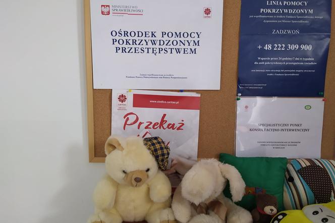 W Siedlcach Ośrodek Pomocy Pokrzywdzonym Przestępstwem znajduje się w siedzibie Caritas przy ul. Budowlanej 1