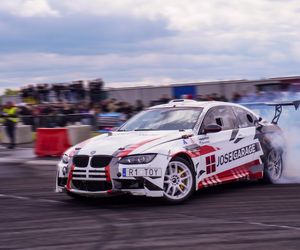 SkillZone Festiwal - motoryzacyjne emocje na lotnisku w Mielcu