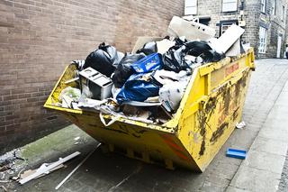 Czy będąc na kwarantannie możesz wyrzucać śmieci? To odpady medyczne czy komunalne?