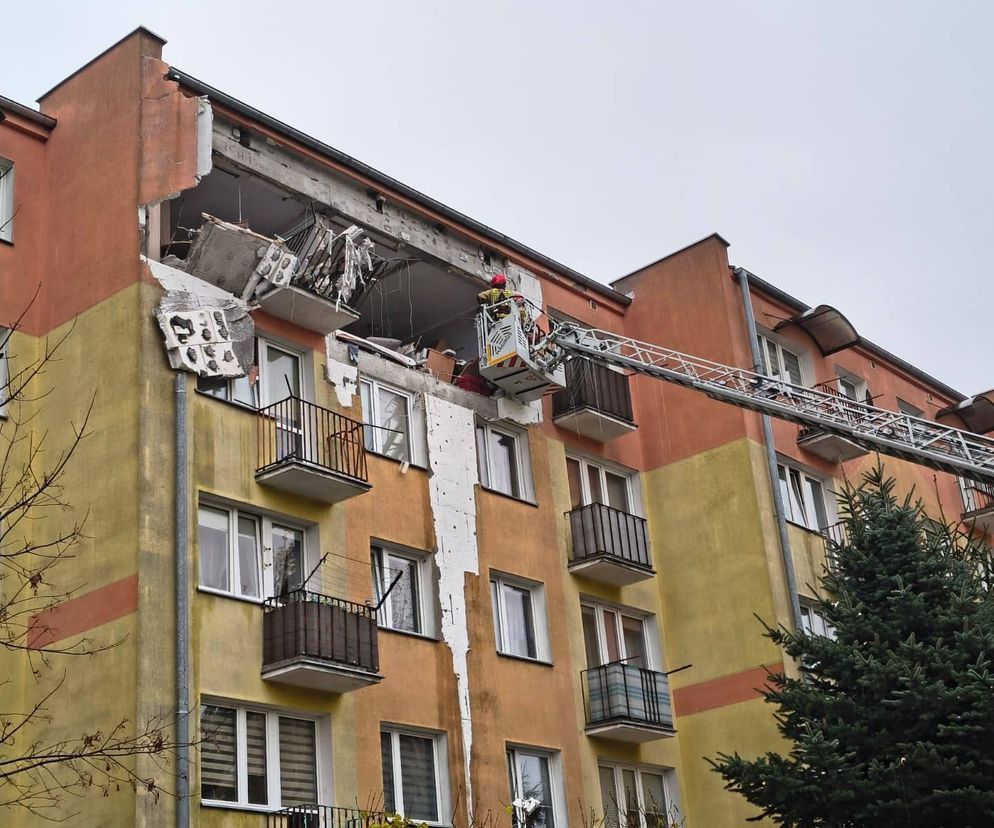 Wybuch wyrwał ściany z dwóch stron bloku. Mieszkańcy potrzebują pomocy