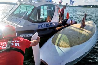 Jacht wywrócił się na jeziorze Wigry. Akcja ratunkowa policji i WOPR-u