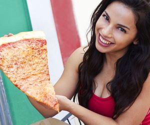 Dlaczego ciągle jestem głodna? Przyczyny kompulsywnego jedzenia