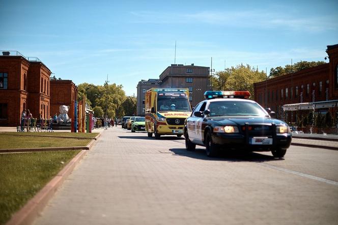 Stig z "Top Gear" podjechał pod łódzką Manufakturę... karetką. To pierwszy taki ambulans w Polsce!