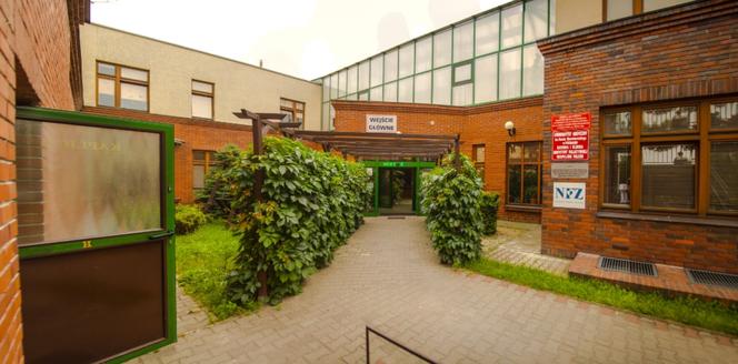 Punkt znajduje się w budynku Hospicjum Palium na os. Rusa