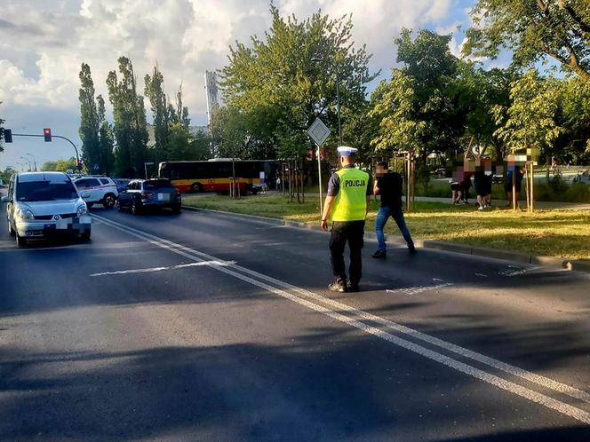 9-latka wbiegła pod rozpędzone auto w Piasecznie. W stanie ciężkim trafiła do szpitala