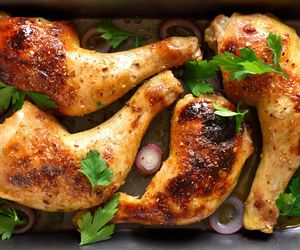 Przygotujesz go w niecałe 10 minut. Pyszny kurczak w sosie BBQ zachwyci podniebienia