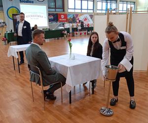 W tegorocznych Mistrzostwach Młodych Kelnerów wzięło udział 16 uczestników z całej Polski