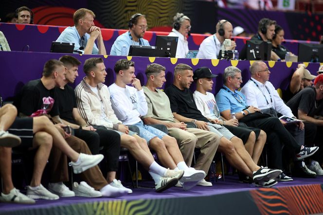 Robert Lewandowski rzucał do kosza podczas Polska - Francja