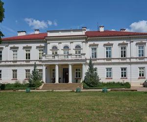 Powiat siedlecki: Dodatkowe pieniądze na renowację pałacu w Stoku Lackim i drogi