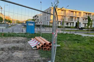 Skwer na Mokotowie zostanie zalany betonem?