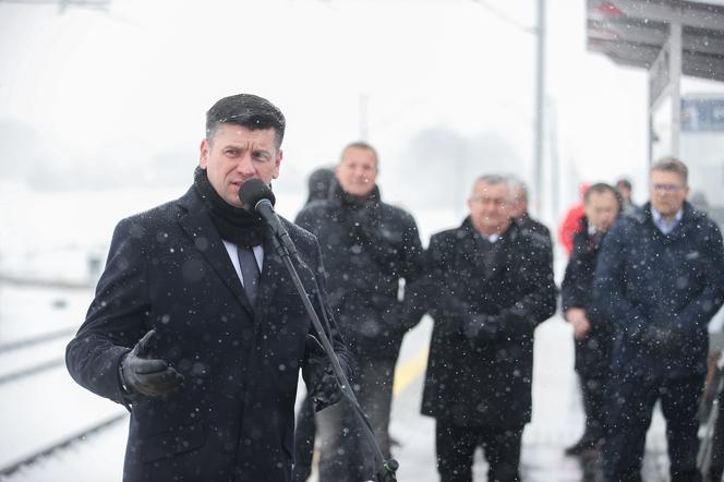 Minister Andrzej Adamczyk otworzył przystanek kolejowy w Zatorze