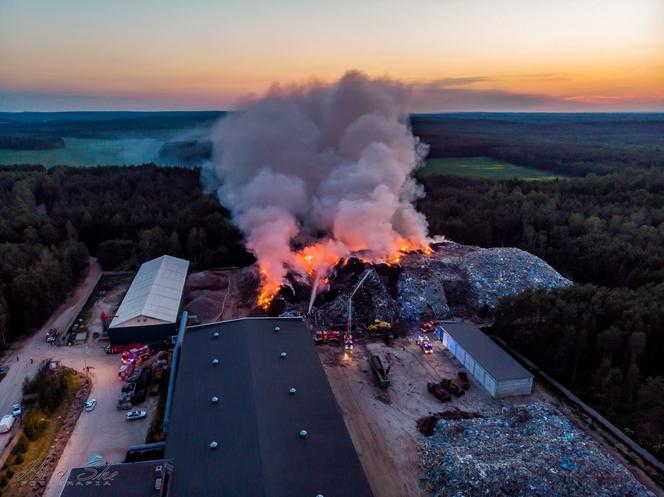 Studzianki. Pożar hałdy śmieci w sortowni 5.06.2019