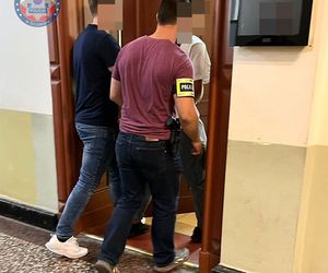 Przyjechali z Niemiec z fałszywymi dolarami. Chcieli je sprzedać w kantorze