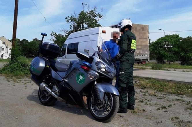 Jechał nietrzeźwy przeładowanym dostawczakiem