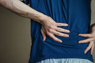 Ból pleców – dlaczego bolą plecy?