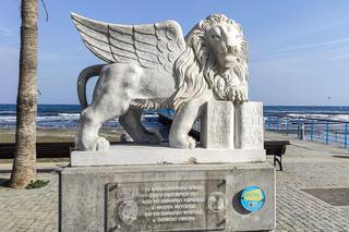 Loty do Larnaki z Wrocławia. Co zobaczyć na Wyspie Afrodyty? Piaszczyste plaże, flamingi i mnóstwo zabytków