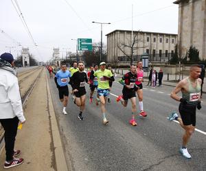 Bieg na Piątkę 2024, Warszawa - zdjęcia. Biegłeś? Szukaj się w galerii!