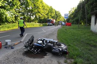 Motocyklista próbował uniknąć zderzenia i zginął pod kołami nadjeżdżającego samochodu