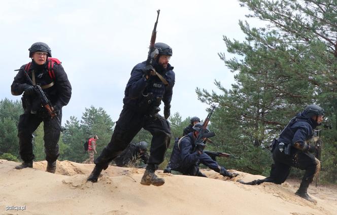 Policjanci z Rzeszowa jak z filmu Patryka Vegi. Zobaczcie zdjęcia z poligonu 