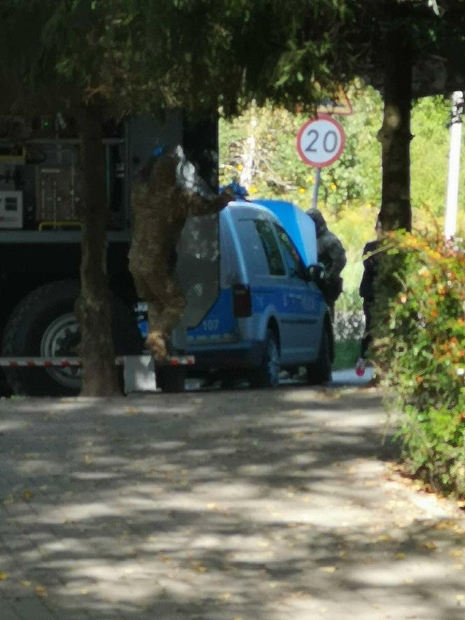 Broń i materiały wybuchowe w mieszkaniu. Konieczna ewakuacja bloku w Olsztynie