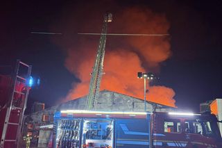 Ogromny pożar fermy drobiu w Fałkowicach. W ogniu mogło zginąć nawet 130 tysięcy kur