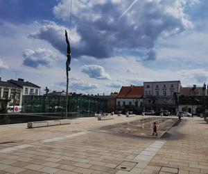 Rzeźby Jerzego Kędziory, Stary Rynek w Częstochowie