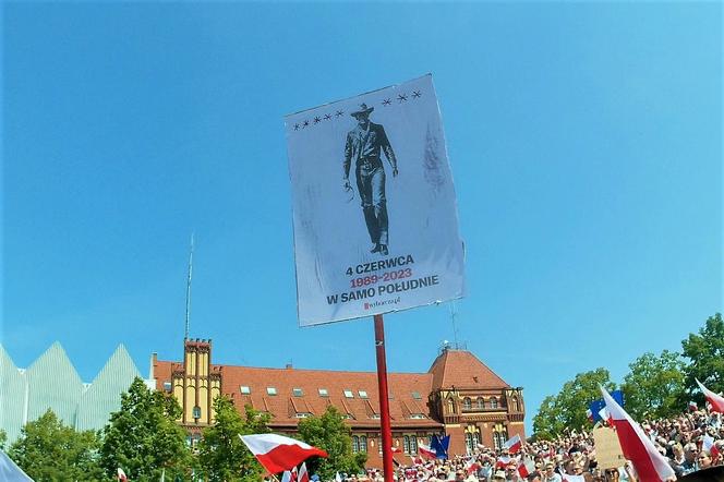 Manifestacja 4 czerwca na placu Solidarności w Szczecinie