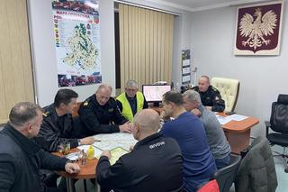 Łobez. Sytuacja jest kryzysowa, woda zagraża mieszkańcom. Zawalił się most, zamknięto drogi 