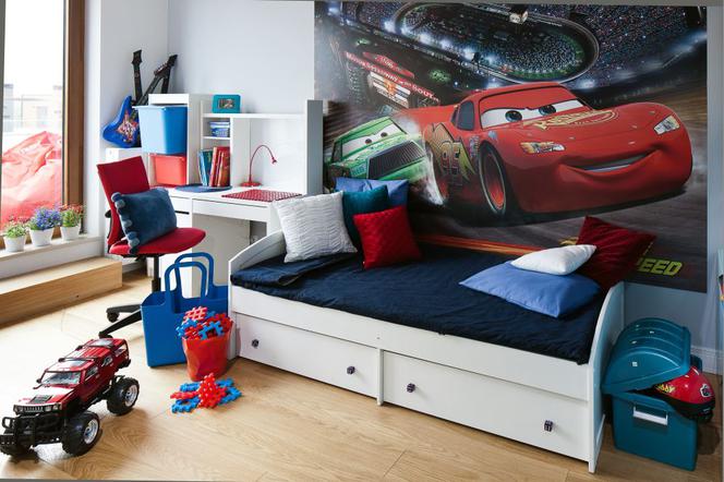 Ciekawy pokój chłopca: fototapeta z autami. Projekt pokoju dla dzieci