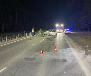 Dwie osoby poszkodowane w zderzeniu trzech aut koło Leszna