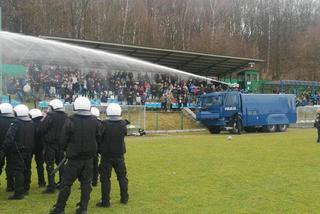  Brzesko: Sypią się kary za burdy na stadionie podczas meczu Okocimski-Tarnovia [WIDEO]