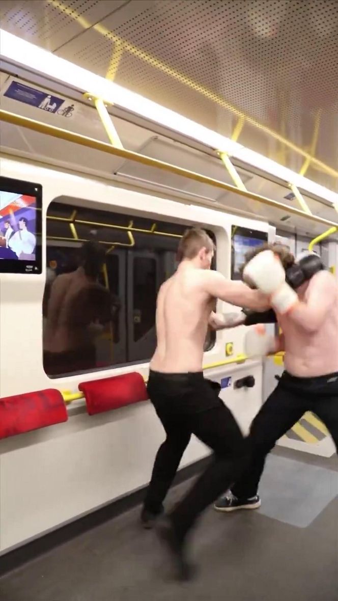 Nielegalna walka w metrze w Warszawie. Szokujące sceny w pociągu! 