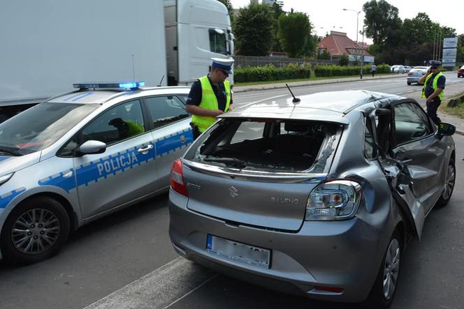 54-latek wjechał wprost pod pociąg! Dramatyczny wypadek w Koninie 