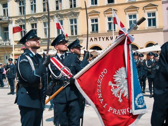 Bydgoszcz świętuje z policją. „Ratujecie nasze życie, bronicie go” – wzruszające słowa podczas uroczystości